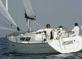 Rent a sailboat in Club Nautico de Altea  - Jeanneau Sun Odyssey 32i