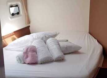 Rent a catamaran in Salamis Yachting Club - Lagoon 42 - 4 + 2 cab.