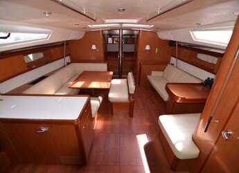 Chartern Sie segelboot in Salamis Yachting Club - Oceanis 54 - 4 + 1 cab.