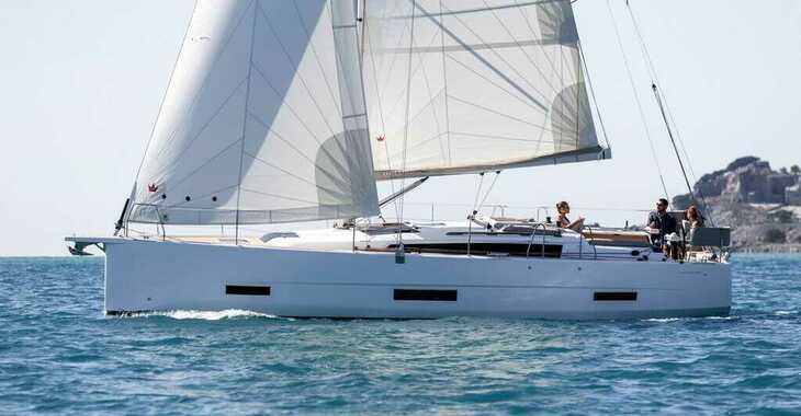 Rent a sailboat in Punta Nuraghe - Dufour 390 Grand Large