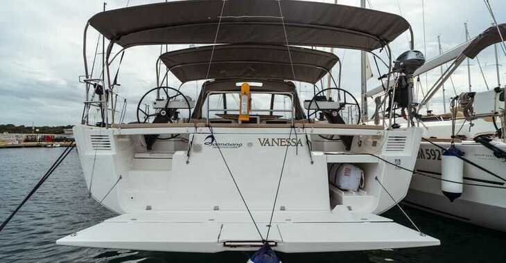 Rent a sailboat in Marina di Portisco - Dufour 530