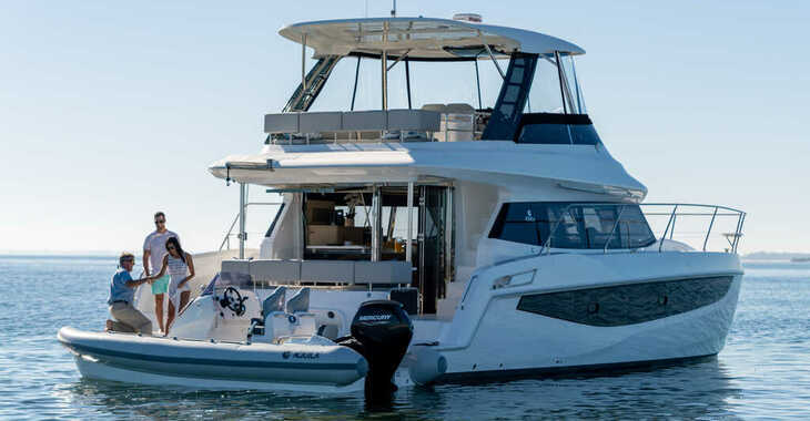 Rent a power catamaran in Marina di Cannigione - Aquila 42