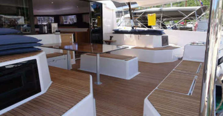 Rent a catamaran in Marina di Cannigione - Dufour Catamaran 48 4c+5h