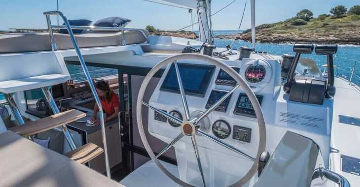 Rent a catamaran in Albatros Marina - Fountaine Pajot Astréa 42