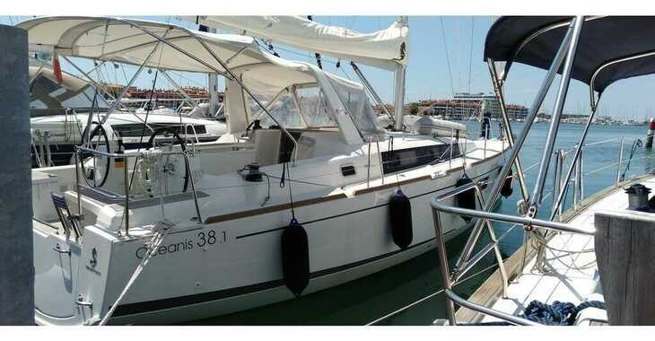 Rent a sailboat in Marina di Cannigione - Oceanis 38.1