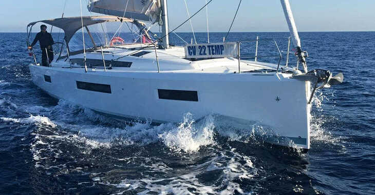 Rent a sailboat in La Maddalena (Cala Gavetta) - Sun Odyssey 440