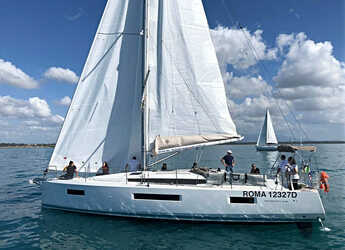 Rent a sailboat in La Maddalena (Cala Gavetta) - Sun Odyssey 440