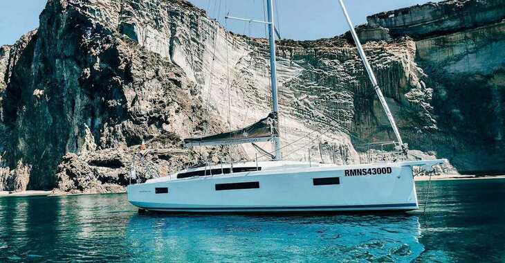 Rent a sailboat in La Maddalena (Cala Gavetta) - Sun Odyssey 410