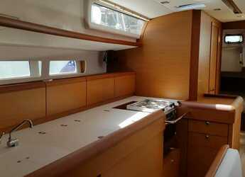 Alquilar velero en Punta Nuraghe - Sun Odyssey 519