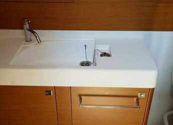 Alquilar velero en Punta Nuraghe - Sun Odyssey 519