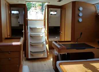 Alquilar velero en Punta Nuraghe - Sun Odyssey 519
