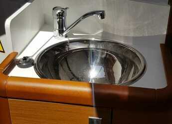 Alquilar velero en Punta Nuraghe - Sun Odyssey 519