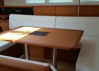 Alquilar velero en Punta Nuraghe - Sun Odyssey 519