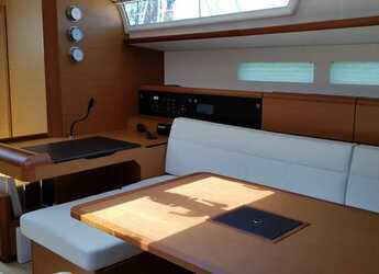 Alquilar velero en Punta Nuraghe - Sun Odyssey 519