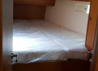 Alquilar velero en Punta Nuraghe - Sun Odyssey 519