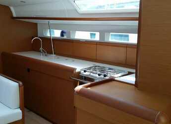 Alquilar velero en Punta Nuraghe - Sun Odyssey 519