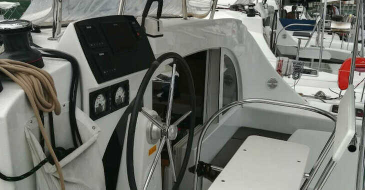 Rent a catamaran in Punta Nuraghe - Lagoon 380 S2