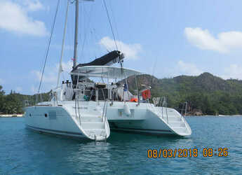 Alquilar catamarán en Punta Nuraghe - Lagoon 380 S2