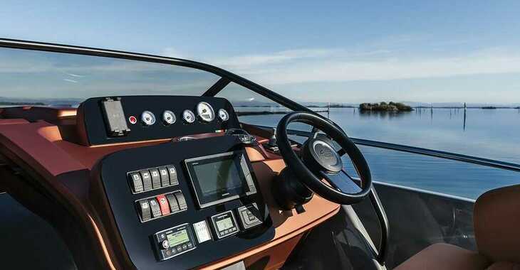 Rent a motorboat in Marina di Portisco - Cranchi E30 Endurance