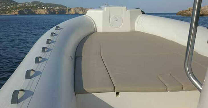 Rent a motorboat in Marina di Portisco - Tempest 900