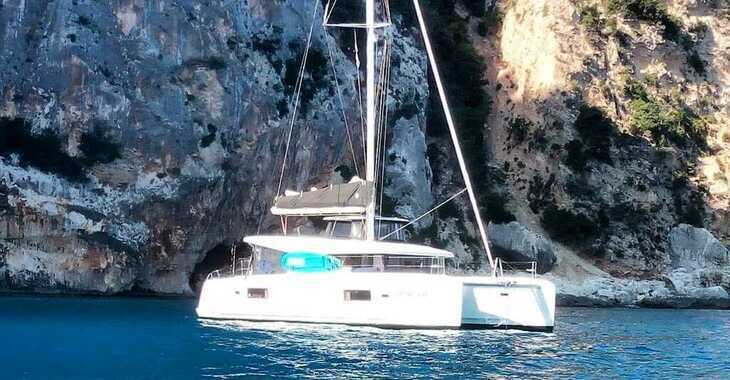 Chartern Sie katamaran in Marina Golfo Cugnana  - Lagoon 42