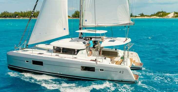 Chartern Sie katamaran in Marina Golfo Cugnana  - Lagoon 42