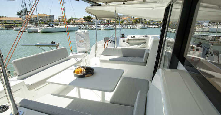 Rent a catamaran in Veruda Marina - Excess 11