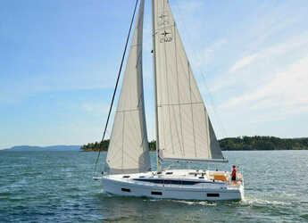 Rent a sailboat in Marine Pirovac - Bavaria C42