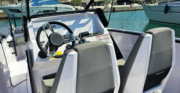 Chartern Sie motorboot in Marina Baotić - Axopar 22 Spyder