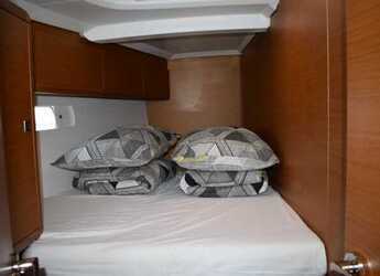 Rent a sailboat in Marina Kastela - Sun Odyssey 519 - 5 + 1 cab.