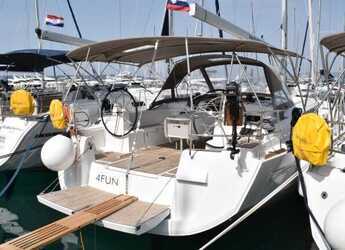 Rent a sailboat in Marina Kastela - Sun Odyssey 519 - 5 + 1 cab.
