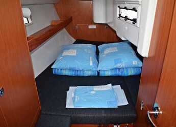 Rent a sailboat in Marina Kastela - Bavaria Cruiser 33