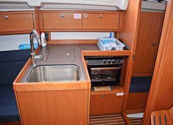 Rent a sailboat in Marina Kastela - Bavaria Cruiser 33