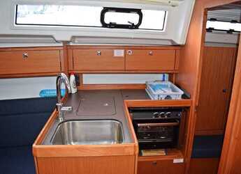 Rent a sailboat in Marina Kastela - Bavaria Cruiser 33