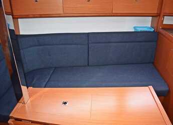 Rent a sailboat in Marina Kastela - Bavaria Cruiser 33