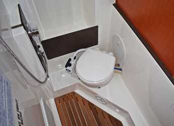 Rent a sailboat in Marina Kastela - Bavaria Cruiser 33