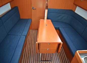 Rent a sailboat in Marina Kastela - Bavaria Cruiser 33
