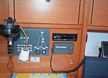 Rent a sailboat in Marina Kastela - Bavaria Cruiser 33