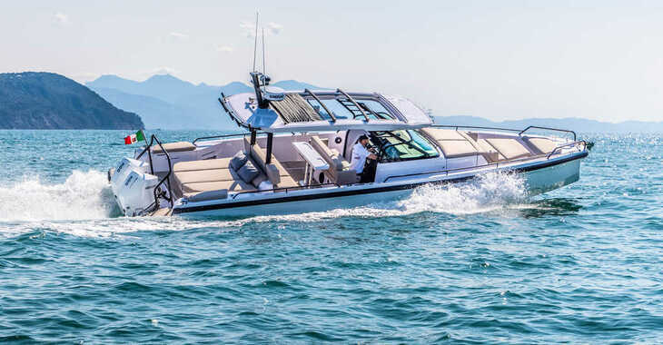 Chartern Sie motorboot in Marina Baotić - Axopar 37  Sun Top