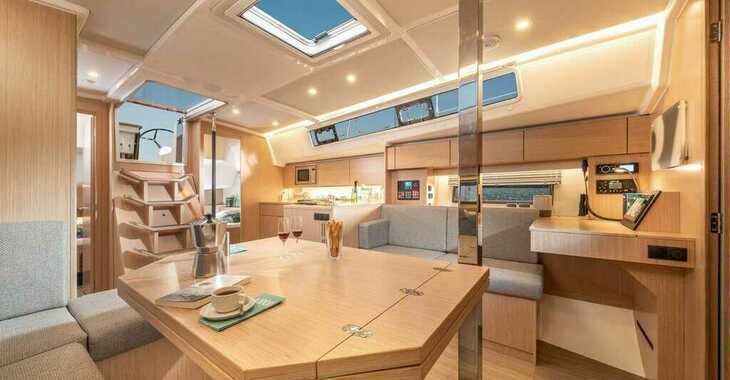 Rent a sailboat in Marine Pirovac - Bavaria C42