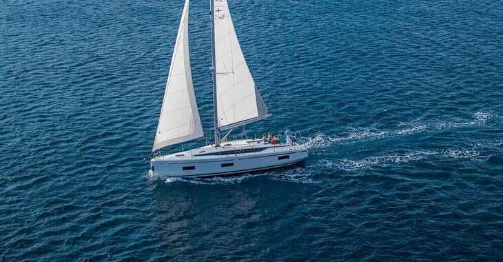 Rent a sailboat in Marine Pirovac - Bavaria C42