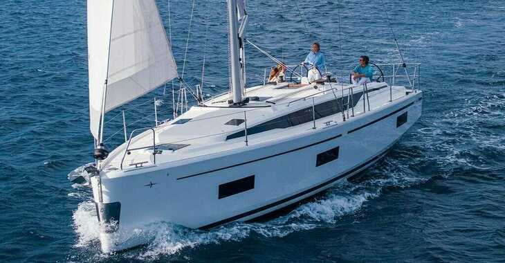 Rent a sailboat in Marine Pirovac - Bavaria C42