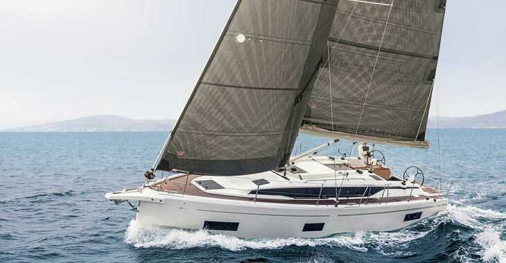 Rent a sailboat in Marine Pirovac - Bavaria C38