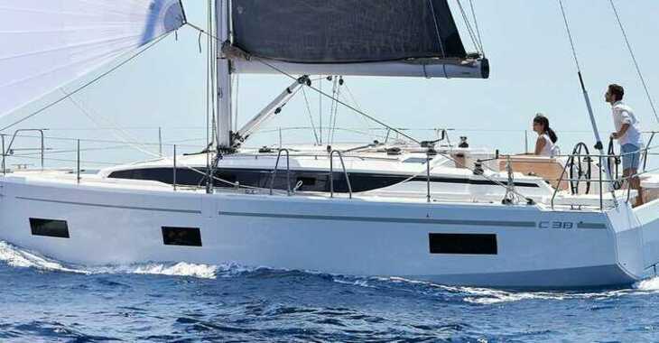 Rent a sailboat in Marine Pirovac - Bavaria C38