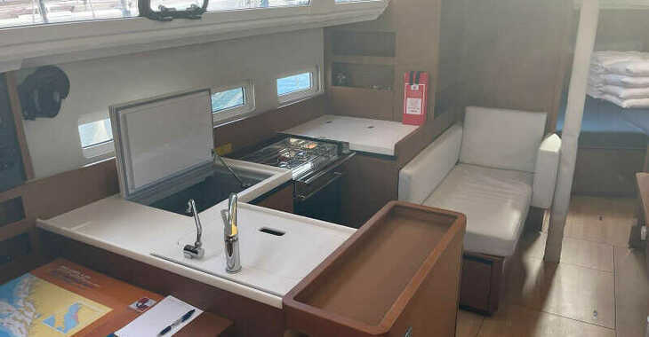 Chartern Sie segelboot in Marina Kremik - Sun Odyssey 410