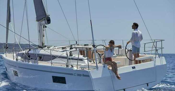 Rent a sailboat in Marina Novi - Bavaria C38