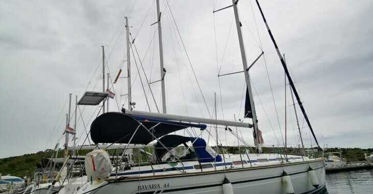 Rent a sailboat in Marina Kremik - Bavaria 44