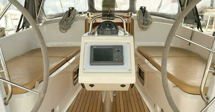 Rent a sailboat in Trogir (ACI marina) - Bavaria Cruiser 37 - 3 cab.