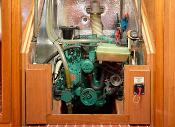 Chartern Sie segelboot in Trogir (ACI marina) - Bavaria Cruiser 37 - 3 cab.