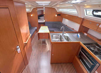 Chartern Sie segelboot in Trogir (ACI marina) - Bavaria Cruiser 37 - 3 cab.